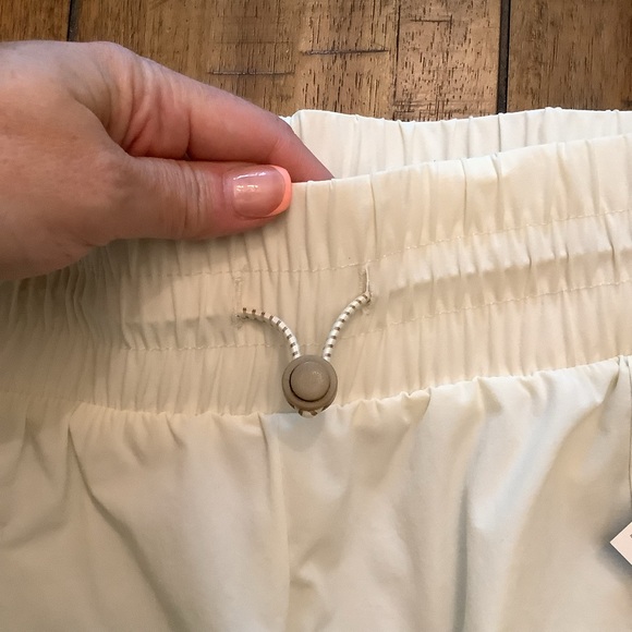 NWT Avalanche Cargo Pocket Bungee Athletic Hiking Shorts Womens Sz Large - Picture 7 of 11